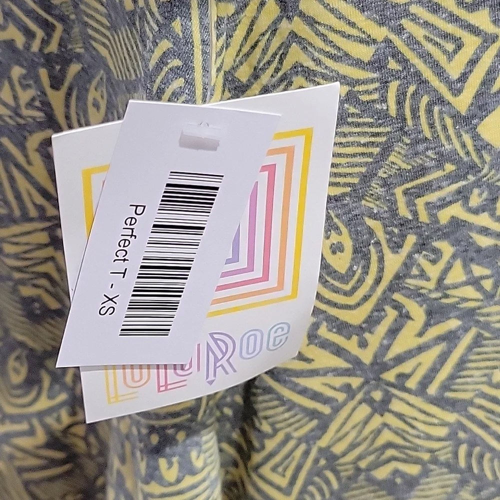 NWT LulaRoe Perfect Tee - Picture 2 of 4